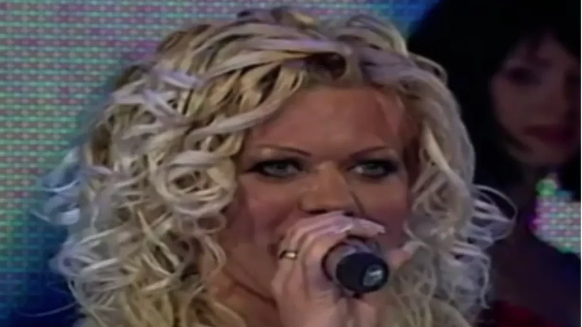 NAKON INTIMNOG SNIMKA POBEGLA U AMERIKU Naša pevačica se potpuno povukla, danas je neprepoznatljiva! (FOTO)