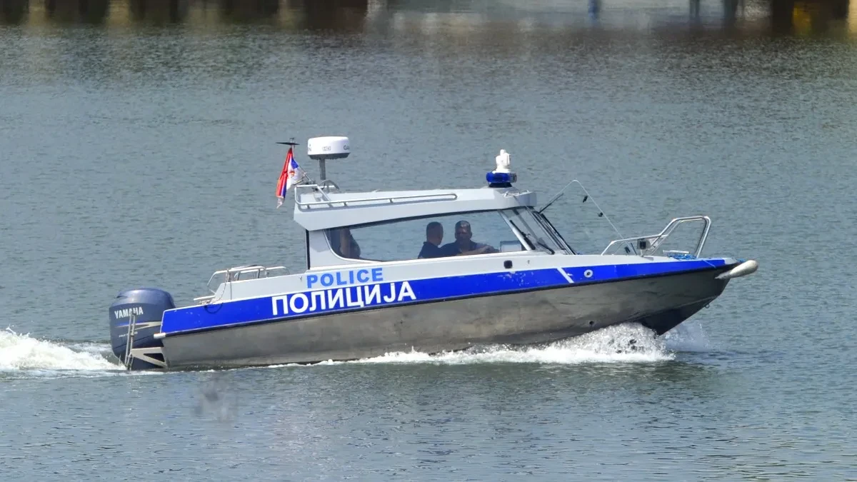 DRAMA U BEOGRADU, OTAC I SIN UPALI U SAVU! Prevrnuo se čamac na reci, odmah upućena rečna policija