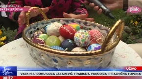 UKLJUČILA SE U PROGRAM UŽIVO, A IZA NJE - OVO U domu pevačice jedna stvar upala u kadar, svima su pale vilice kada su videli! 