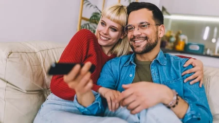 IZABRAN NAJSMEŠNIJI FILM SVIH VREMENA Ovu komediju obožavaju generacije gledalaca - plakanje od smeha je zagarantovano