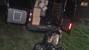 VELIKA AKCIJA POLICIJE U OBRENOVCU Zaplenjeno više od 20.000 paklica cigareta, majka i sin uhvaćeni na delu!