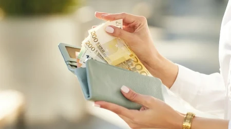 Pare ležu na račun posle Uskrsa: Ova 3 znaka horoskopa izlaze iz minusa, mogu da odahnu!