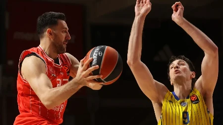 MICIĆ DOŽIVEO NEPRIJATNOST U BEOGRADU Srbin morao da se vrati u hotel, nije otputovao sa ekipom