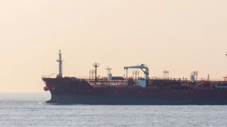 PROBIJENA BLOKADA ORMUZA Sankcionisani tanker s naftom ipak prošao 