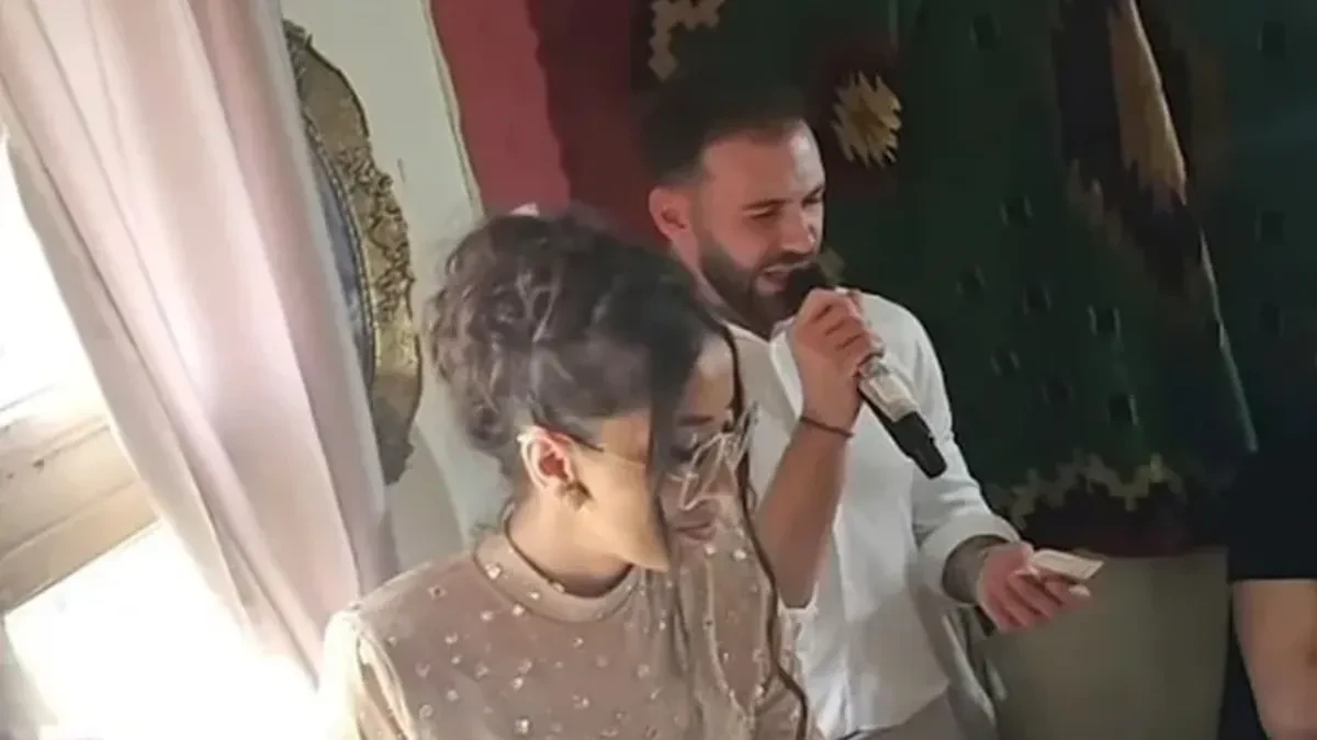 OVO JE LJUBAVNICA ZBOG KOJE SE RAZVEO OD ŽENE Isplivali kadrovi našeg pevača sa novom izabranicom (FOTO) 