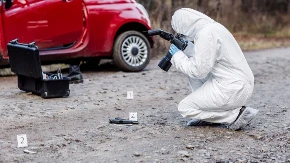 UBILI MUŠKARCA, PA TELO BACILI S ZGRADE DA IZGLEDA KAO SAMOUBISTVO Uhapšena trojica