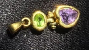 JEZIVO I NEOBJAŠNJIVO: Žena pre 10 godina izgubila privezak, kad je videla gde se pojavio - ZANEMELA!