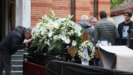 DIRLJIVA SCENA Navijači posebnom pesmom ispratili Duška Vujoševića na večni počinak (VIDEO)