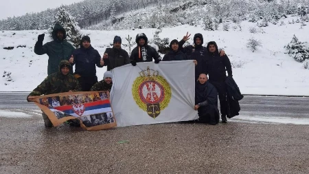 HODALI SMO DANIMA PO KIŠI, SNEGU I NEVREMENU Pripadnici policije prepešačili 450 kilometara do Ostroga za Sofiju i Feđu