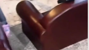 NARUČILA GARNITURU SA TEMUA, PA DOŽIVELA ŠOK Muž umirao od smeha kad je video šta je stiglo