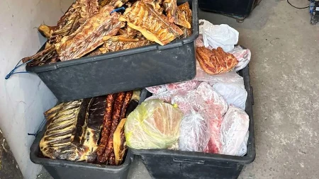 PRODAVAO NEISPRAVNO MESO IZ ILEGALNE KLANICE Zaplenjeno 1,6 tona, uhapšen u Subotici (FOTO)