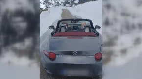 NESTVARNA SLIKA IZ CRNE GORE! Sneg do kolena na Žabljaku, oni "zapucali" KABRIOLETOM (VIDEO)