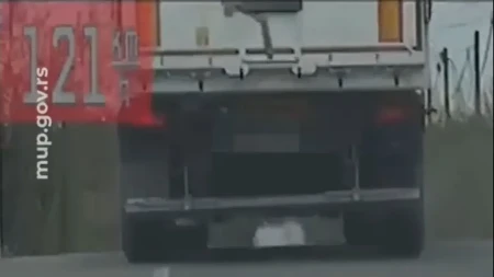 VOZIO KAMION SA PRIKOLICOM PREKO 120 KILOMETARA NA SAT Šok slučaj kod Smederevske Palanke, vozač bio pod dejstvom kokaina! (VIDEO)