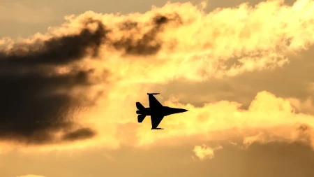 AMERIČKA VOJSKA BRUTALNO NAPADA: Borbeni avion F -16 raspalio, ima mrtvih! (VIDEO)