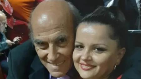 PRIČA SE DA ĆE PEVAČ (88) SVO NASLEDSTVO OSTAVITI 41 GODINU MLAĐOJ DEVOJCI Ona se sada oglasila: "Dogovorili smo se" 