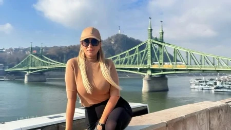 POSLE 20 GODINA BRAKA PROGOVORILA O RAZVODU Pevačica iskrenija nego ikada: "Što ja ne bih našla mlađeg, lepšeg i boljeg?"