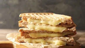 ZGADIĆE VAM SE ŽIVOT Sendviči koje svakodnevno jedemo se prave na OVAJ NAČIN - ljudi su ZGROŽENI