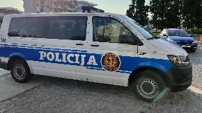 VOĐA KRIMINALNE GRUPE SE PREDAO POLICIJI Bio na poternici Interpola