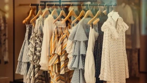 Haljina broj 1 za proleće: Krije stomačić, pravi vitku liniju, ma sve što vam treba!