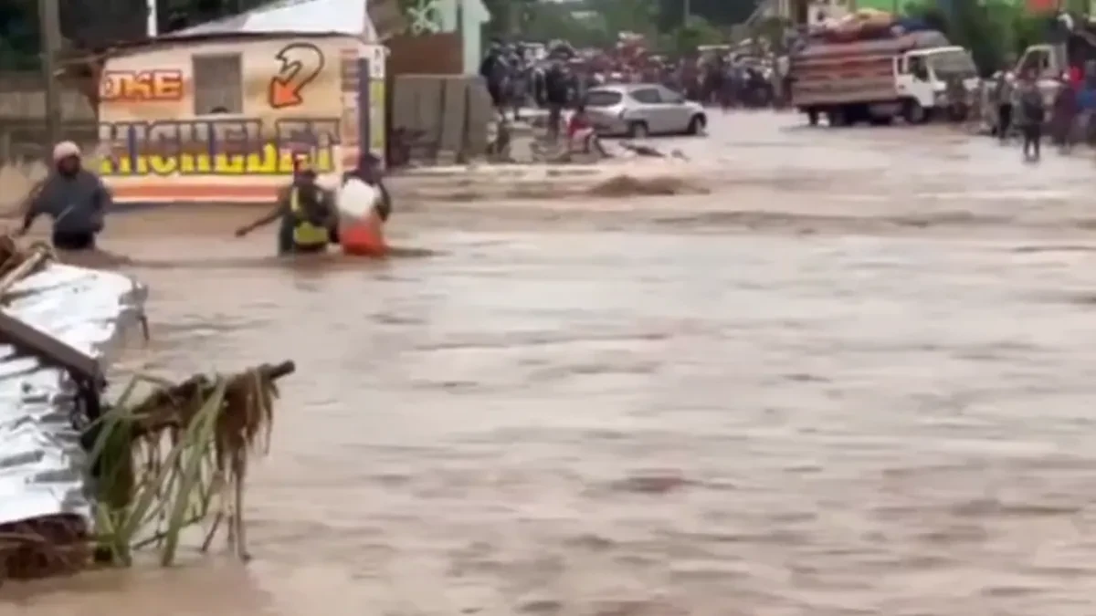 JAKE KIŠE ODNELE 16 LJUDSKIH ŽIVOTA Užas na dve egzotične destinacije