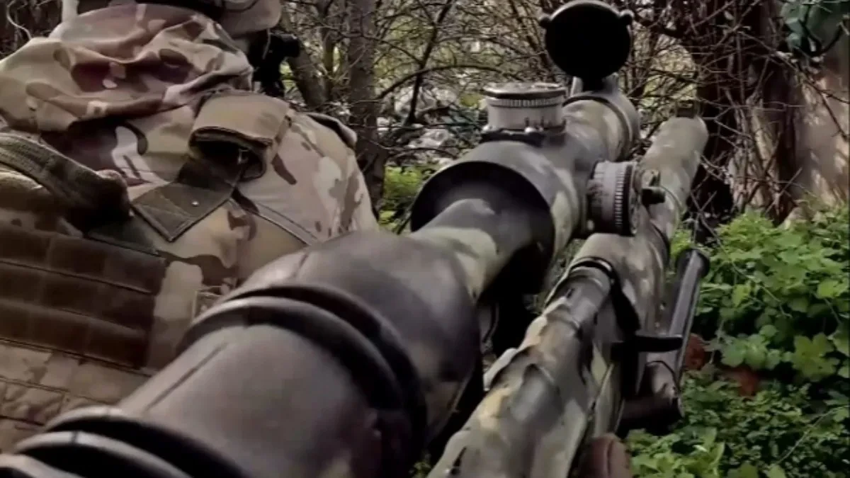 RUSKI SNAJPERISTA ELIMINISAO MITRALJESCA Objavljen snimak vojne akcije u zaporožju