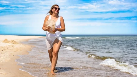 Dočekali smo i ovo, stari idu u zaborav, ove nose žene svih obima struka: Dominiraće plažama, po Kipru i Španiji ih već nose, ultramoderni kupaći osvajaju i Srpkinje