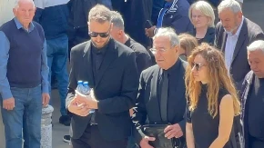 NAJTUŽNIJI PRIZOR NA LEŠĆU Čeda ispraća suprugu, jedva stoji na nogama, sin Marko se ne odvaja od oca