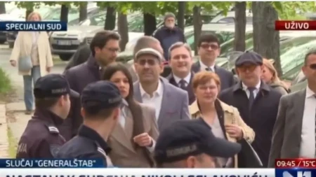 JEDNA REPORTERKA N1 OSTALA UZ ŠOLAKA, DRUGA PRIHVATILA NOVOG VLASNIKA: Pogubile se i u 10 minuta iznele dve oprečne stvari!