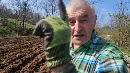 RAVNOGORAC BEZ DLAKE NA JEZIKU! „Nema krize, živim bolje nego ikad – nek se dozovu pameti!“ (VIDEO)