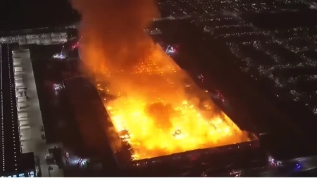 „TREBALO JE DA NAS PLATITE!“ – Radnik zapalio fabriku iz OSVETE, šteta u MILIJARDAMA! (VIDEO)