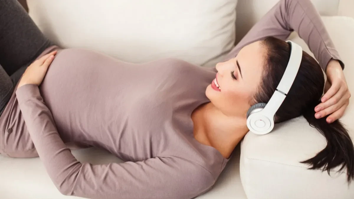 Da li muzika zaista pomaže bebi u stomaku da se razvija? Istina između mita, nauke i emocija