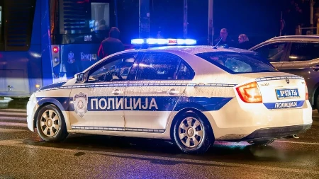 MUNJEVITA AKCIJA POLICIJE U TRŽNOM CENTRU U BEOGRADU Hapšenje u restoranu, "pali" opasni kriminalci, ovo su detalji