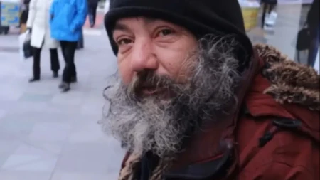 RASPLAKAĆE VAS! Frizer prišao beskućniku i promenio mu život – rezultat ostavlja bez daha! (VIDEO)