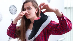 SMRAD IZ PATIKA NESTAJE ZA JEDNU NOĆ! Ruskinje kriju ovaj trik – treba vam samo 2 sastojka!