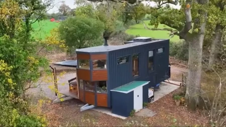 POSLE RAZVODA POČELA OD NULE! Žena sama sagradila kuću od kamena i drveta – ljudi u NEVERICI gledaju snimak!