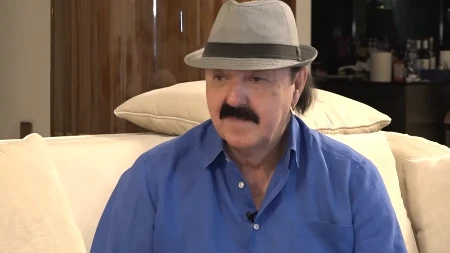 OMILJENI DŽINOVIĆEV BEND SVIRA NA MELININOJ SVADBI Pevaču neće biti dobro kad vidi ko dolazi u Monako!