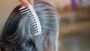 EVO KAKO DA SE FARBA BOLJE PRIMI NA KOSU Frizerka Violeta otkrila genijalan trik za prekrivanje sedih vlasi