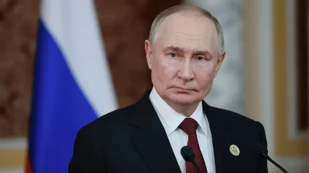 PUTIN UDARIO ŠAKOM O STO! Zbog strašnog propusta postrojio sve zvaničnike u Kremlju