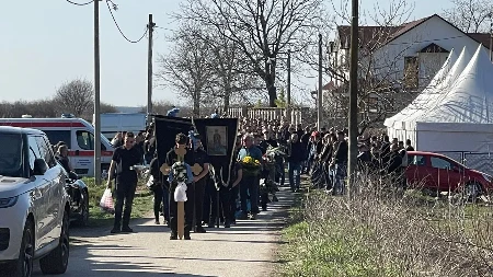 UMRO JE U 49. GODINI Pevač sahranio kuma pre mesec dana, a sad ga pogodila još jedna tragedija