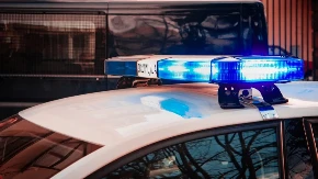 KOMŠIJA MU U POSLEDNJEM TRENUTKU IZBIO UPALJAČ IZ RUKE Izbo komšinice, a jednu polio benzinom 