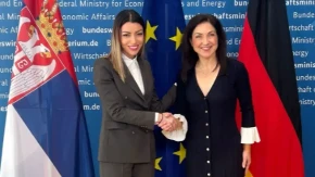 MINISTARKA MESAROVIĆ U BERLINU O REŠENJU PROBLEMA PROFESIONALNIH VOZAČA Sa ministarkom privrede Nemačke o konkretnim zajedničkim aktivnostima