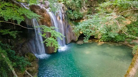 Ovo nije Bali - ovo je Srbija - nestvarna lepota na istoku: Ovaj vodopad je visok 7 metara, boja ostavlja bez reči