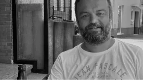 ESTRADA U SUZAMA Umro poznati srpski pevač usled srčanog udara