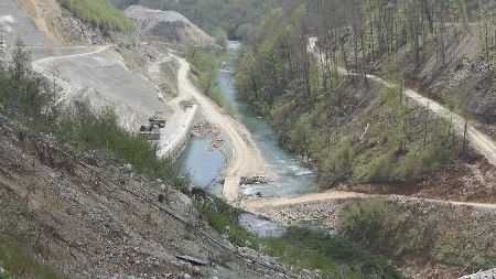 Trajaće preko 100 godina i napojiće vodom na hiljade građana: Radovi na izgradnji brane Svračkovo ubačeni u petu brzinu, gradilište bezbedno