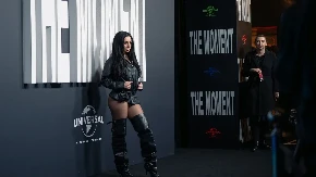 NIŠTA JOJ NIJE SVETO Slavna pevačica i dalje nosi haljinu sa svadbe, pa onda priznala još veći šok