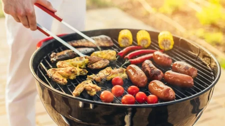 Plan za 1. maj koji štedi novac: Evo koliko je mesa i pića dovoljno za 10 osoba da ništa ne pretekne