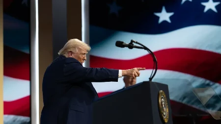 MOŽE LI TRAMP BITI SMENJEN? "Ceo svet posmatra njegovu ludost"