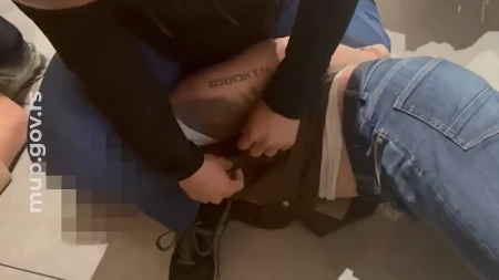 STRAVIČNI DETALJI IZNUDE U BEOGRADU Reketirali mladića od 19 godina, pominjali oca, sestre... Pakao prekinula policija hapšenjem u tržnom centru (VIDEO)