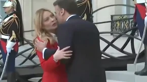 RAMA I MAKRON U BORBI ZA PAŽNJU MELONIJEVE Edi opet pao na kolena, ali francuski predsednik je možda PRETRAO