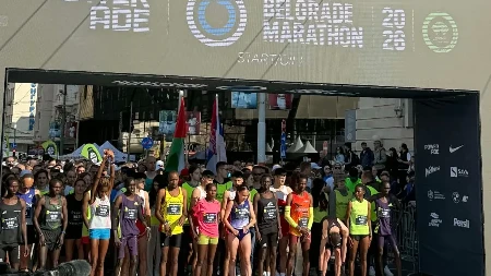 JAKO Himna "Bože pravde" pred start trkačkog spektakl u Beogradu (VIDEO)